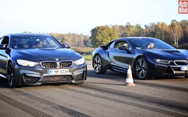BMWM4クーペとi8の加速競争の映像を公開した独『AUTO BILD』
