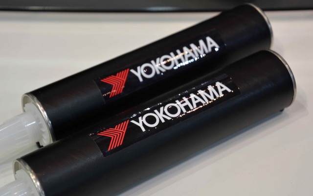 横浜ゴム ガラス用高剛性接着剤（東京オートサロン2015）