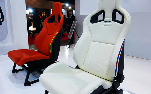レカロが東京オートサロン2015で初披露した「Sportster leather Special Edition」は、ファスナーのストライプがワンポイント