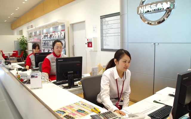 日産「レディー・ファーストプロジェクト」モデル店