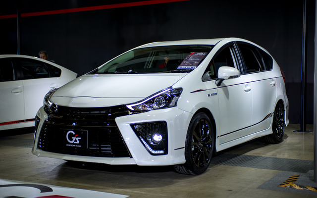 トヨタ プリウスα S ツーリングセレクション G's（東京オートサロン15）