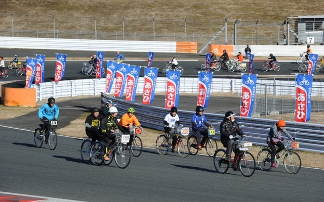 富士スピードウェイで「第8回ママチャリ日本グランプリ チーム対抗7時間耐久ママチャリ世界選手権」が開催