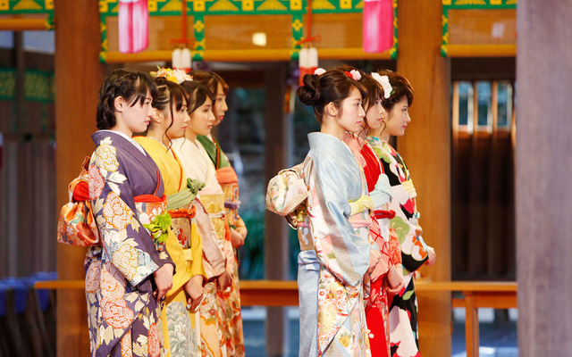 乃木坂46メンバー7人が成人式！20歳の抱負「色気がほしい」