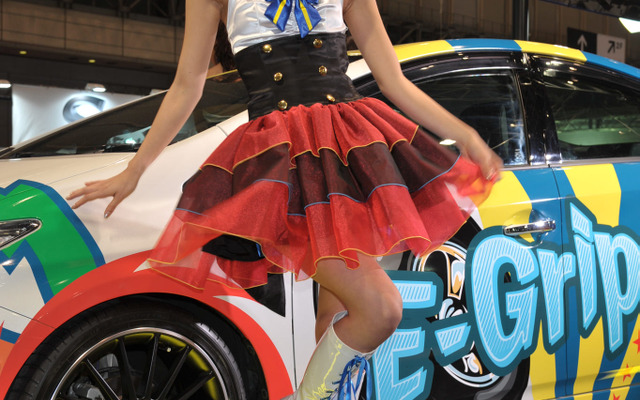 日本グッドイヤーブース コンパニオン（東京オートサロン2015）