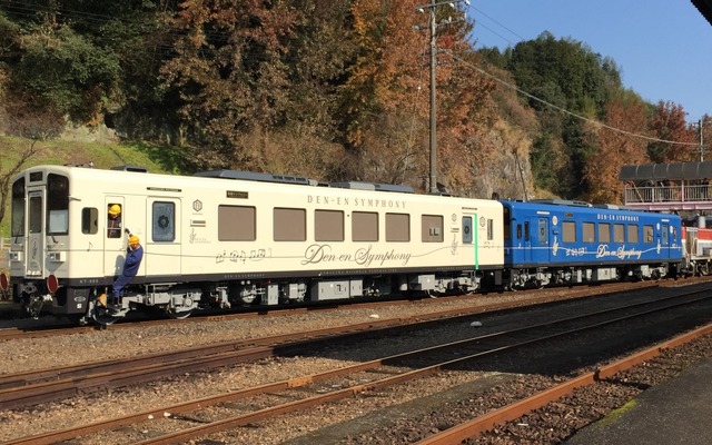 2014年12月に増備されたKT-504・505。3月から運用を開始したKT-501～503を含む5両連結の臨時運行を1月15日に実施する。