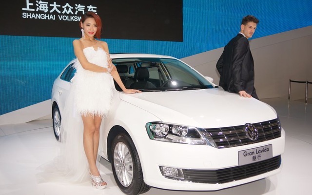 上海VWブース　コンパニオン（上海モーターショー2013）