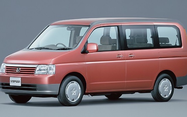 【新型ホンダ『ステップワゴン』出た!】停まってるときは箱デザイン、走るとクルマ