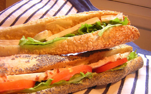 大矢アキオ『喰いすぎ注意』…イタリアのパンはマズいゾ