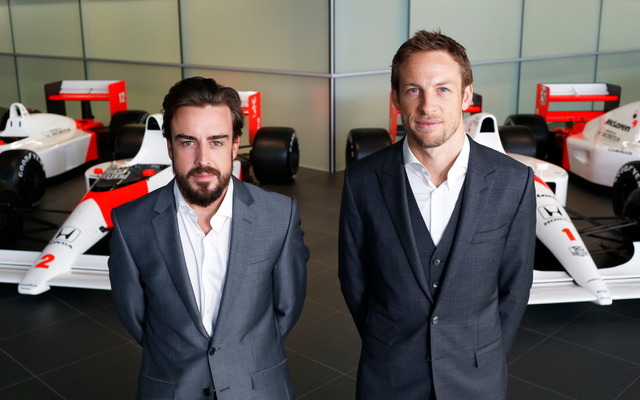 マクラーレン・ホンダでコンビを組むフェルナンド・アロンソ（左）とジェンソン・バトン（右）