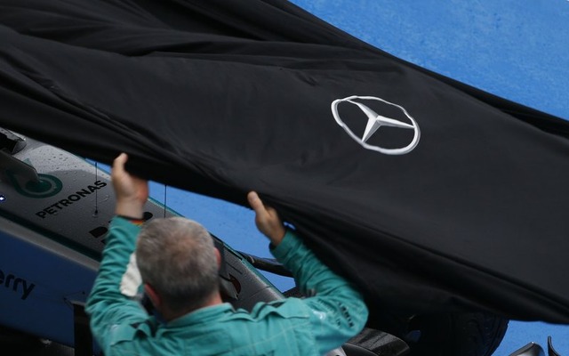 メルセデス AMG ペトロナスのF1 W06 ハイブリッドの予告イメージ