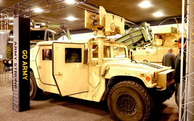 US ARMY（デトロイトモーターショー15）