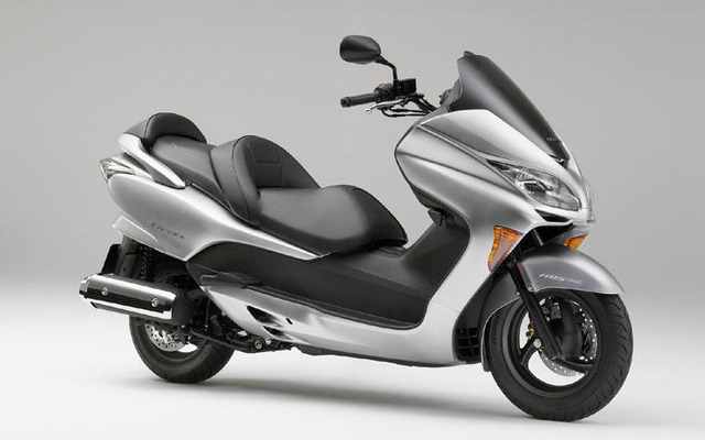 ホンダ フォルツァ、二輪で世界初オートシフトモード