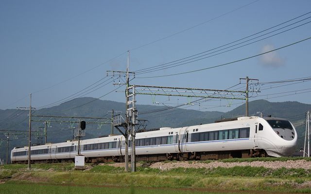 上越線越後湯沢～六日町間を走る特急『はくたか』。1月27日は除雪作業の実施に伴い越後湯沢発着から長岡発着に変更される。