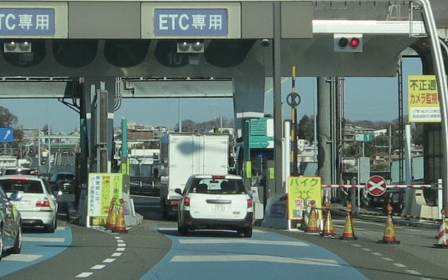 ETCが今、次世代へ向けた『ETC2.0』構想へと大きく動き出している。『ETC2.0』とは何なのか。どんな場面で我々ドライバーに対して役立ってくれるのだろうか。そのテーマは「道路を賢く使う」だ。