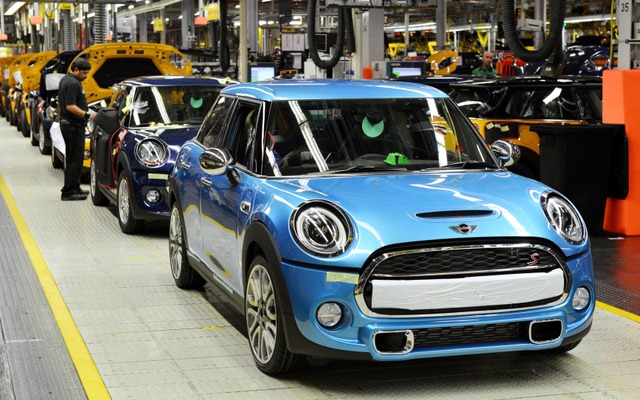 英国で生産が開始された新型MINI ハッチバック の5ドア