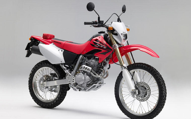 ホンダ、XR250 シリーズを一部改良…より精悍に