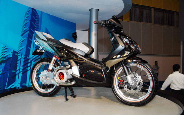 【バンコクモーターショー06】ヤマハのバイクは近未来とノスタルジー