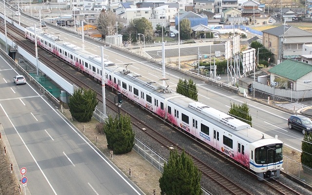 南海・泉北の連絡運賃値下げは3月1日に実施されることが決まった。写真は泉北線内を走る泉北高速鉄道の電車。