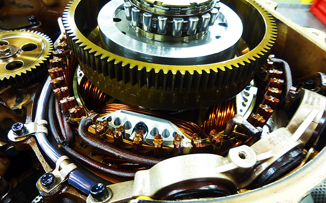 定速駆動機構（CSD、constant speed drive）が装備された発電機（B767のIDG：Integrated Drive Generator）