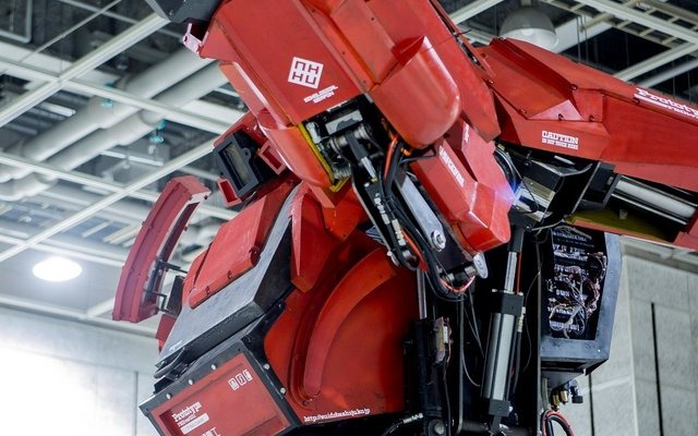 年明けに「在庫切れ」となった3.8mのロボット「クラタス」、再び入荷 ─ 価格は1億2,000万円、送料は350円