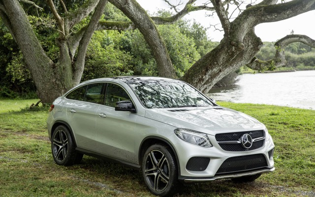 映画『ジュラシック・ワールド』に起用されるメルセデスベンツ GLE クーペ