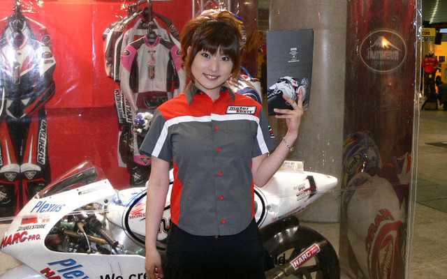 【東京モーターサイクルショー06】コンパニオン写真蔵…その3