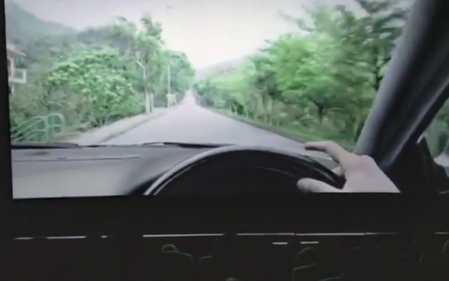 フォルクスワーゲンのCM『Eyes on the road』（道路を注視して）