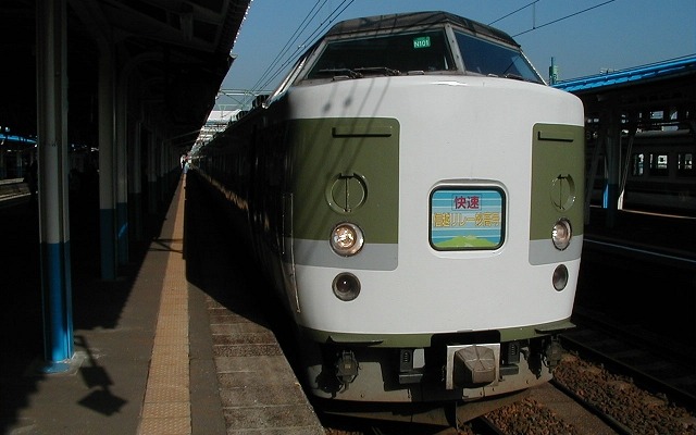 臨時快速『ありがとう信越線』では189系電車が使われる。写真は長野～直江津間で運行されていた快速『信越リレー妙高』時代の189系（1999年）。
