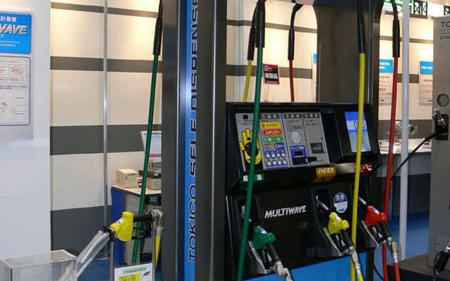 新型ガソリン給油機---女性、高齢者に負担の少ない