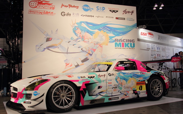 幕張メッセで初公開された2015年版「グッドスマイル初音ミクSLS」