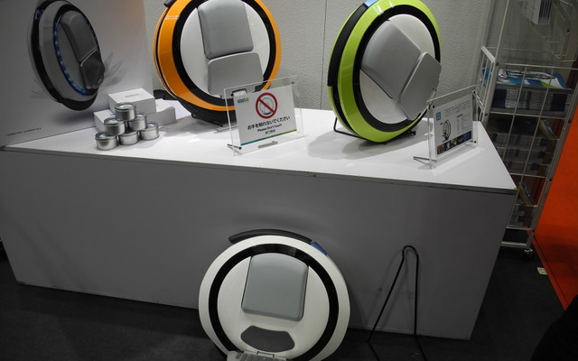 オオトモが販売する電動一輪車「ナインボット・ワン」