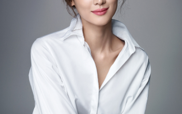 ボビイ ブラウン初のアジア人ミューズ、韓国人女優クラウディア・キム