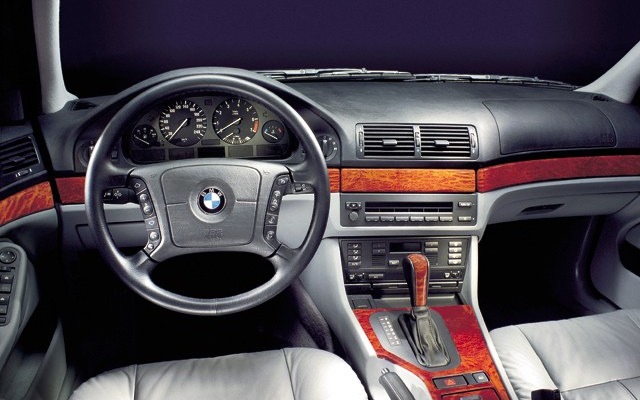 【スクープ特集:BMW 5シリーズ(その4)】『iDrive』による最小限インテリアがこれ