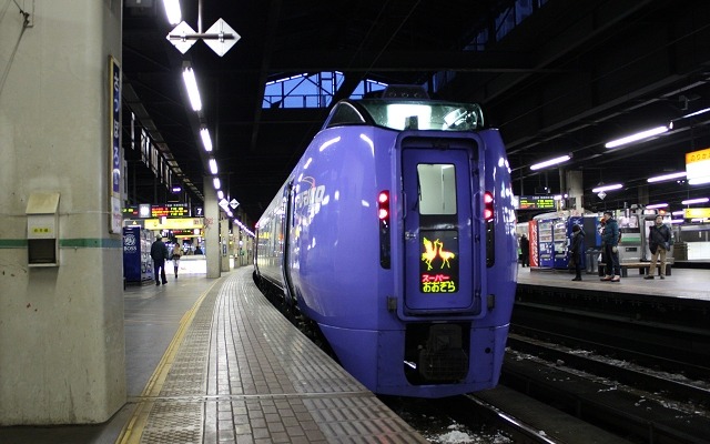 JR北海道は1月の『スーパーとかち』に続き、車内販売の縮小を進める。写真は上下計4本の列車で車内販売が廃止される『スーパーおおぞら』。