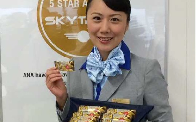 ANAの機内で2月14日客室乗務員がチョコレートを配布