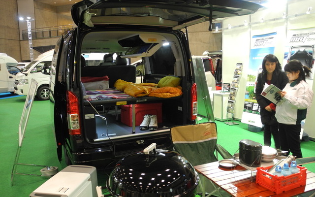トヨタモデリスタインターナショナルが展示したキャンピングカー「トランスポーター」