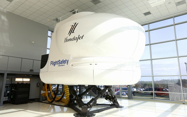 ホンダジェットのパイロット訓練用フライトシミュレーター