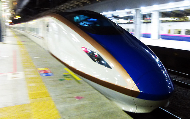 金沢へ向けて走り出す北陸新幹線（Photo：大野雅人）