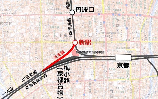 廃止が決まった梅小路～丹波口間の支線と2019年春開業予定の新駅の位置。新駅は支線と嵯峨野線のほぼ合流地点に建設される。