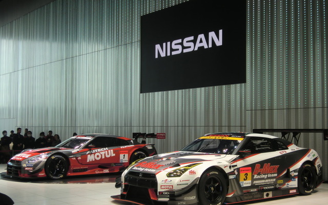 日産/ニスモは28日に、横浜の日産グローバル本社ギャラリーで今季のモータースポーツ活動に関する発表会を実施した（右はGT300、左はGT500に参戦するGT-R）。
