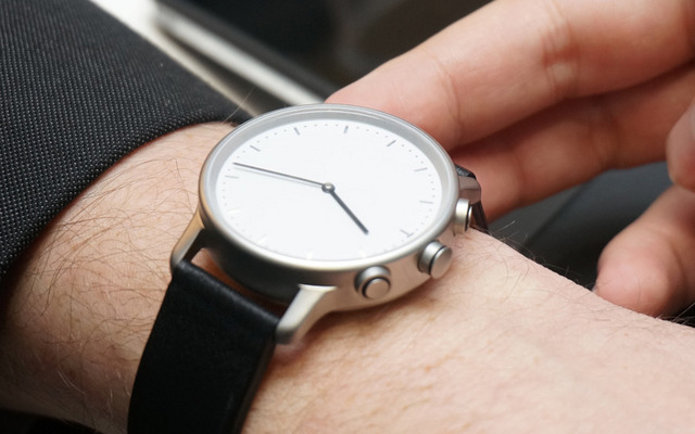 “充電不要”のスマートウォッチ「nevo solar watch」