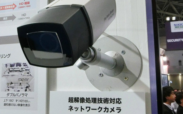 ボックス型の「DI-CB320」。高画質表示と長時間記録を両立し、銀行や食品工場など長期保管が必要な場所で効果を発揮する。