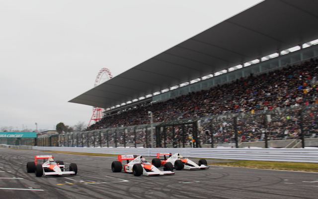 ストレートを走る3台の歴代マクラーレン・ホンダ