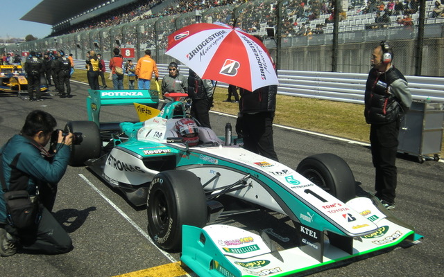 デモレースはポール発進だった#1 中嶋一貴。