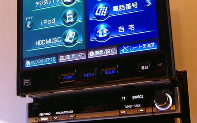 【ストラーダFクラス06モデル】他社に先駆け、地上デジタルチューナーを同梱