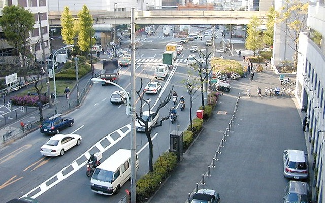 渋滞解消に吉野家方式!? ---交差点を緊急改良