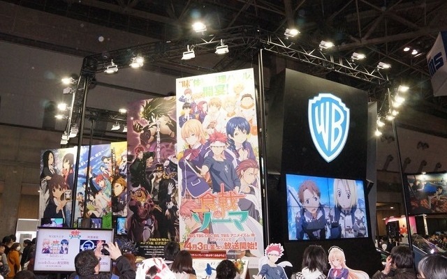 実物大テラフォーマーにスバル公式痛車も登場、立体推しのワーナーブース@AnimeJapan 2015