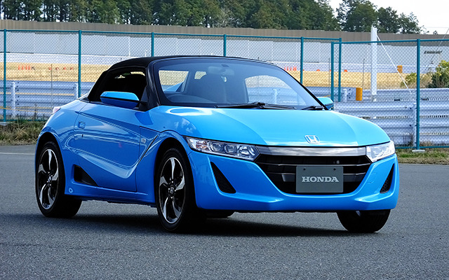 ホンダ『S660』プロトタイプ。袖ヶ浦フォレストレースウェイ（千葉県）で3月中旬に開催された試乗会にて