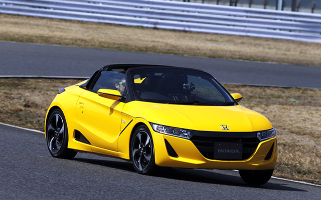 ホンダ『S660』プロトタイプ。袖ヶ浦フォレストレースウェイ（千葉県）で3月中旬に開催された試乗会にて