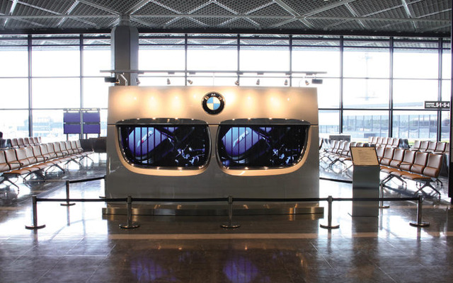 BMWキドニーグリルが成田空港に出現